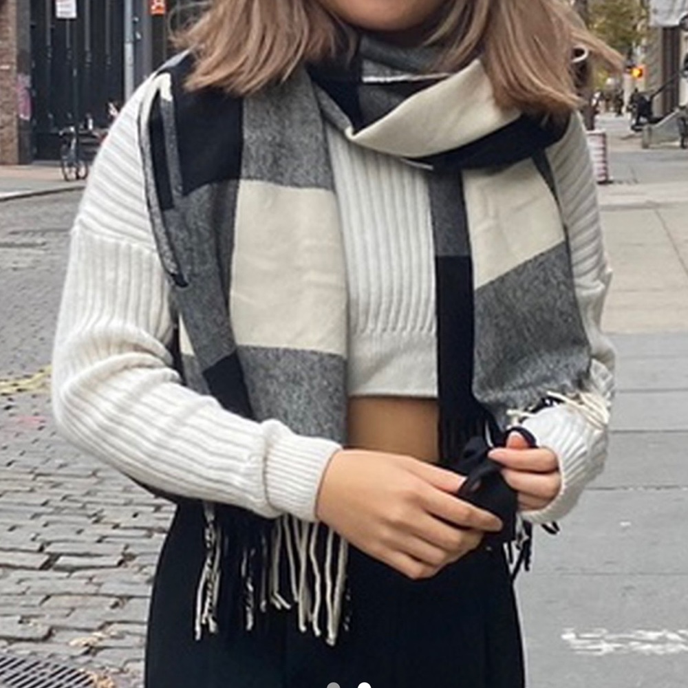 Cropped knit sweater